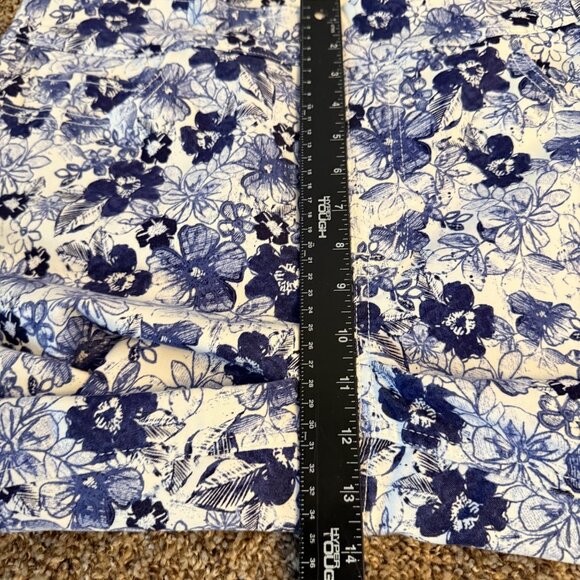 Westbound Pull On Capri Pants Size 16 Mid Rise Blue White Floral Tummy Control - Picture 10 of 16